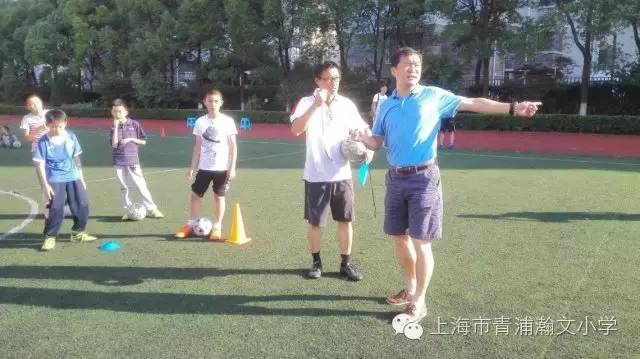 区县教育瀚文识才，前申花队队长刘军等专家来校指导学校足球工作