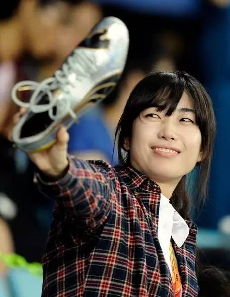 博尔特金色钉鞋,博尔特跑得最快的秘诀是什么