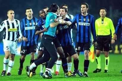 盘点足坛那些打架暴怒的时刻,足坛十大斗殴狠人