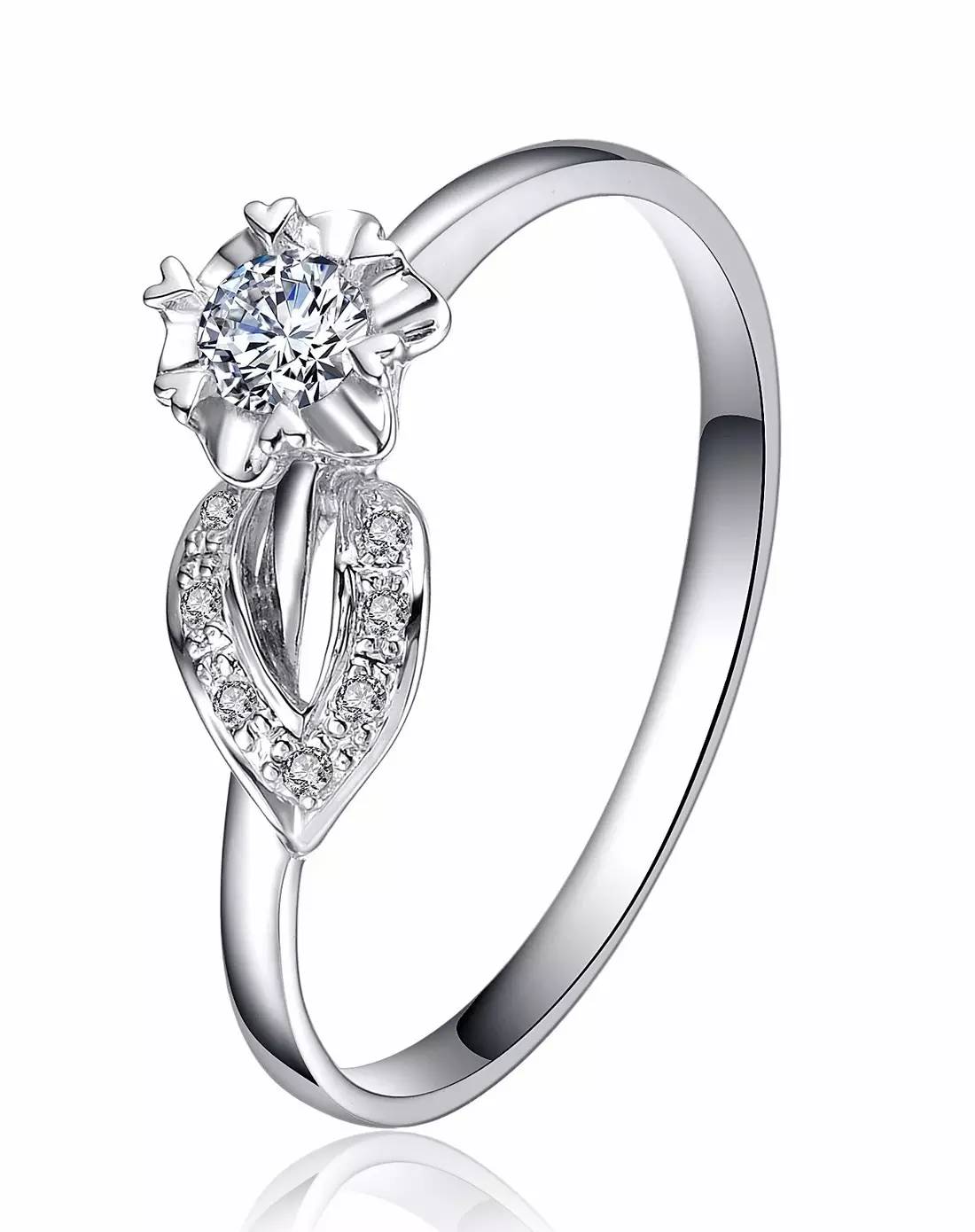 看钻戒瑕疵,四爪镶嵌钻戒介绍