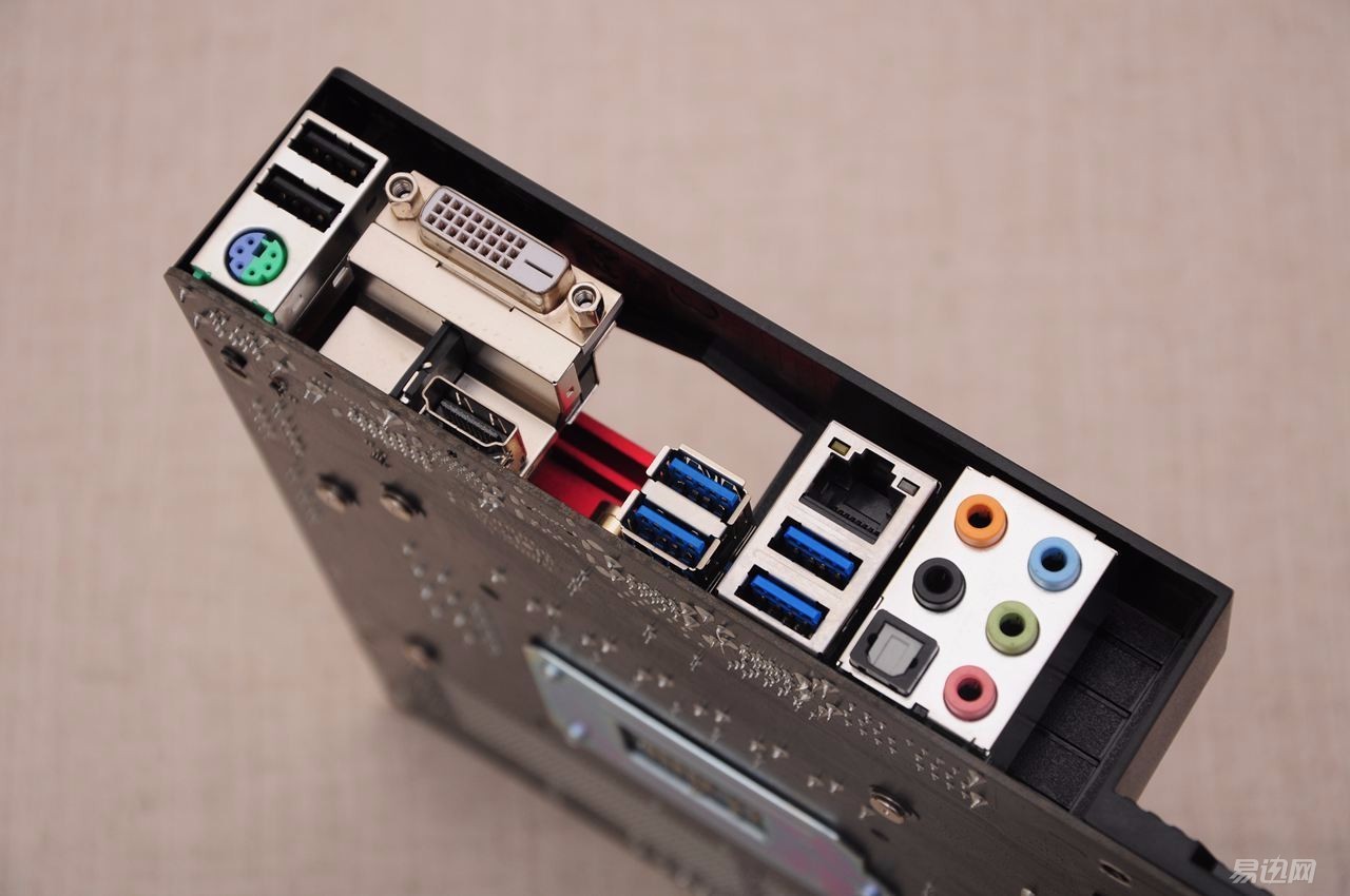 据说这板子和机箱搭配能释放洪荒之力