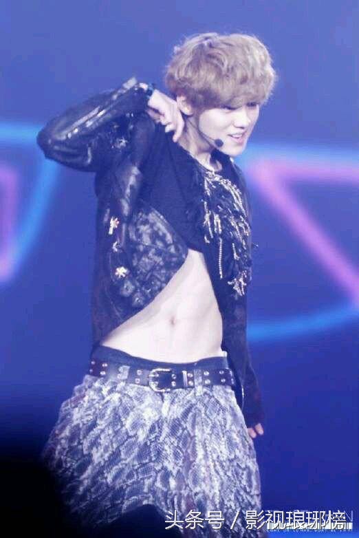 小鲜肉谁会撩！鹿晗*点露**张艺兴湿身TFBOYS也开始秀腹肌