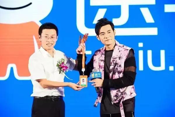 “我的同事是大腕儿”系列