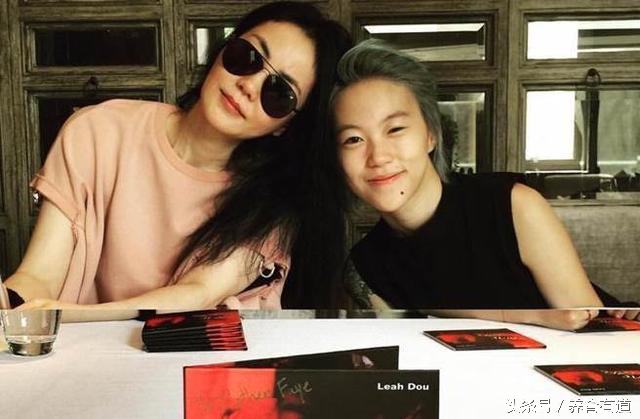 很多说王菲女儿是同性恋怎么办？养育权威建议父母先别下标签！