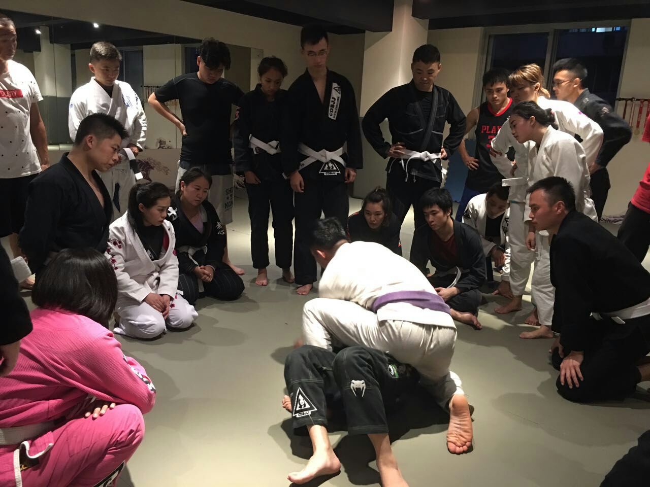 巴西柔术成人好学吗,巴西柔术适合女性防身吗