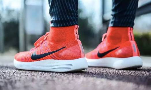 去你的情侣装｜这5款宇宙不合的「球鞋CP」才最会秀恩爱？