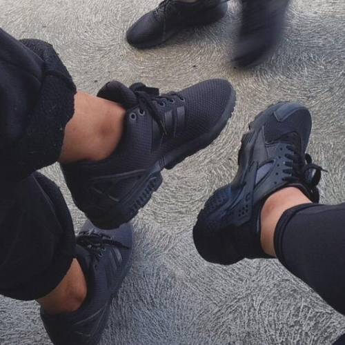 去你的情侣装｜这5款宇宙不合的「球鞋CP」才最会秀恩爱？