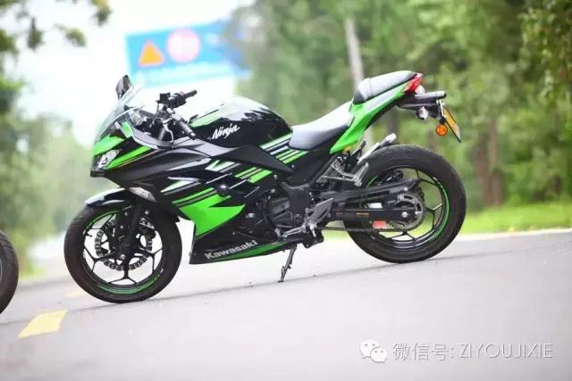 2017款ninja250和18款,ninja250排气四缸对比r6