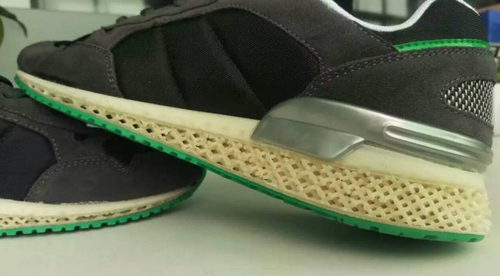 里约奥运会纪念款耐克钉鞋,里约奥运会领奖鞋