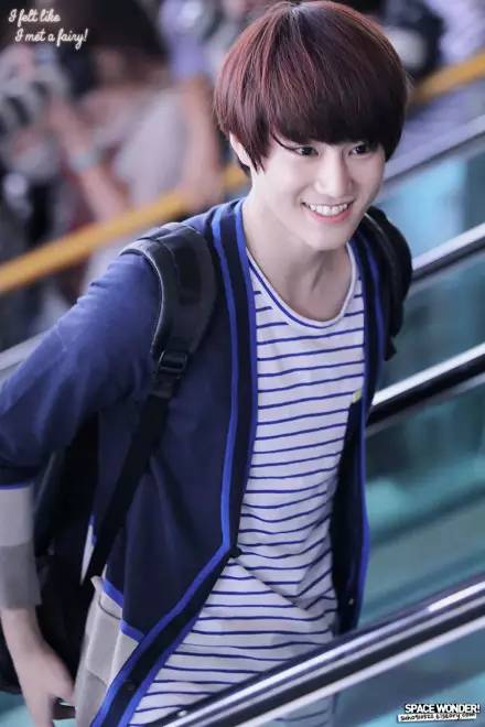 exo行走的atm,exo正规画报