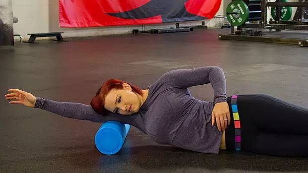 泡沫轴放松有效还是拉伸有效,拉伸泡沫轴和筋膜枪