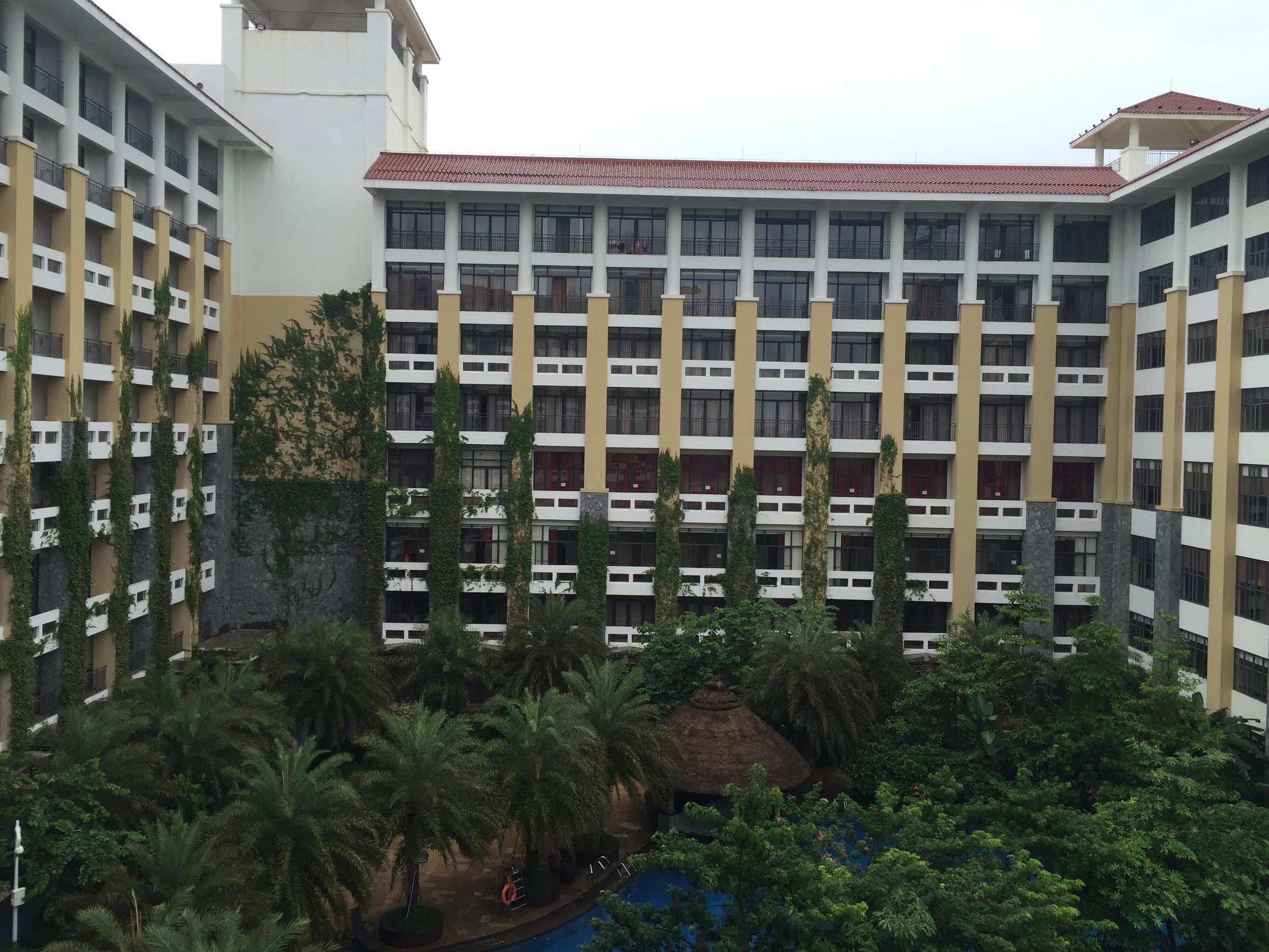 雷州樟树湾大酒店价格,雷州樟树湾大酒店有特大饭桌吗