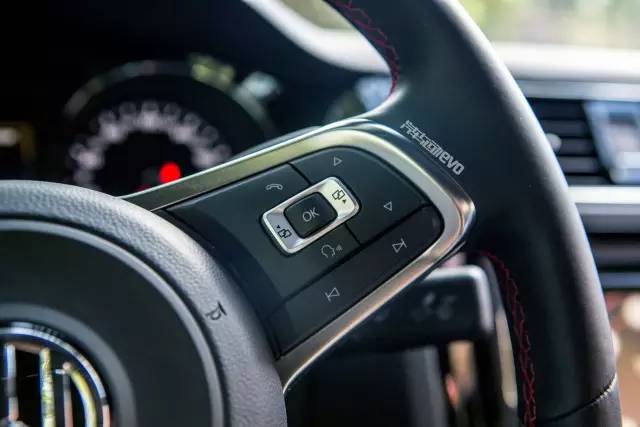 一汽大众速腾gli测评,试驾速腾gli