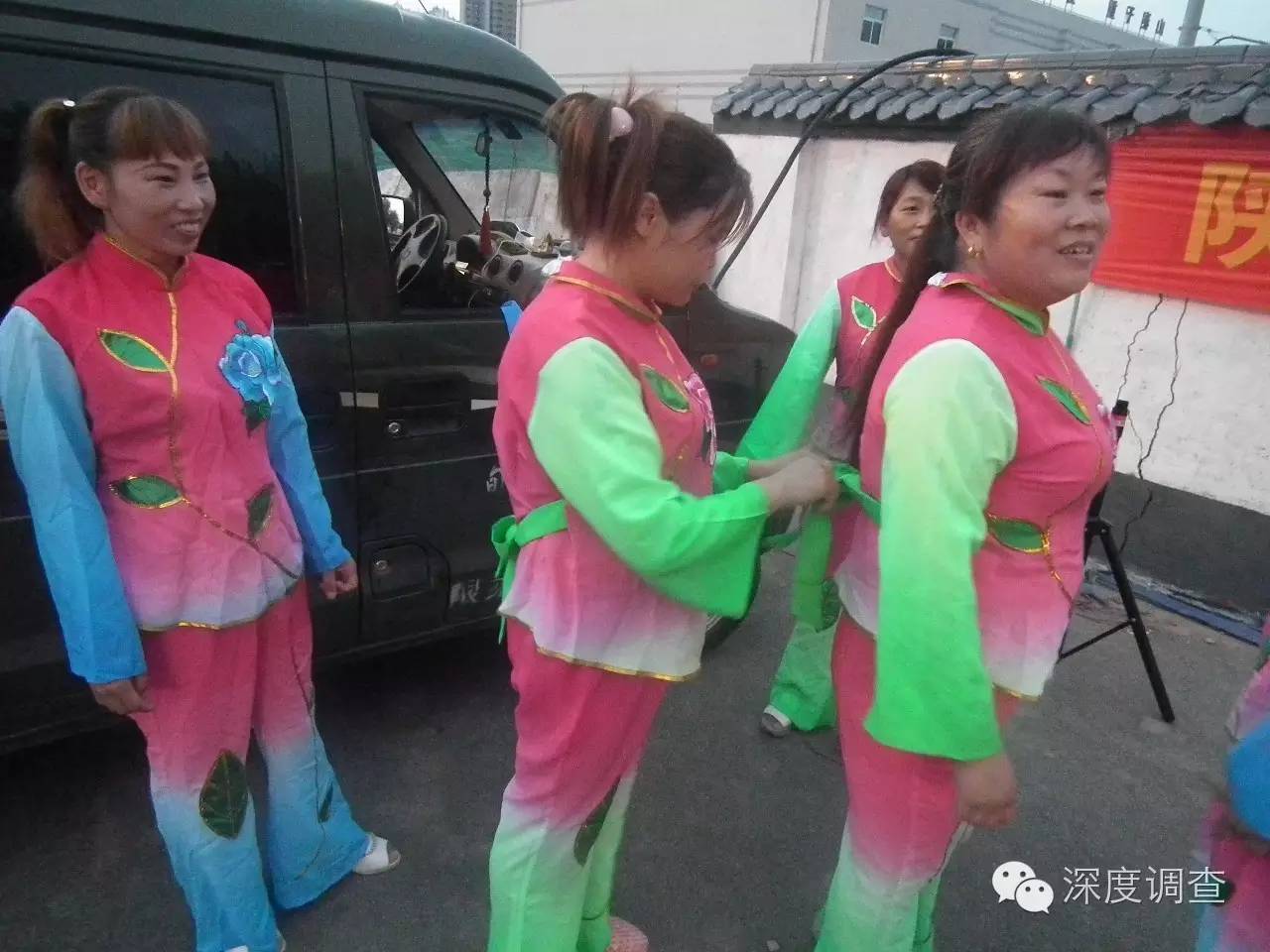 边走边唱的陕南旬阳农民工花鼓队,陕南旬阳花鼓