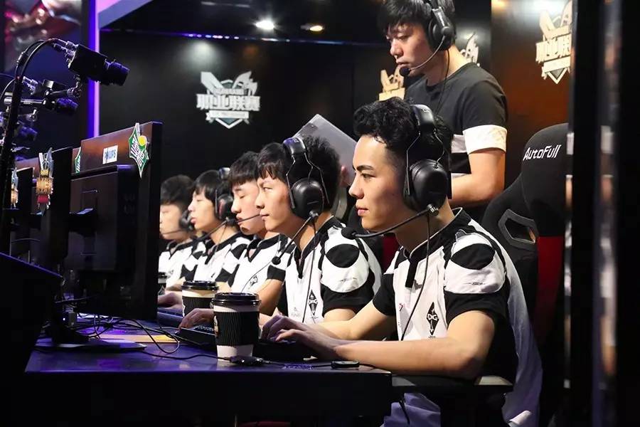 电子竞技很残酷只能拼天赋,电子竞技就是这么残酷总有胜有负