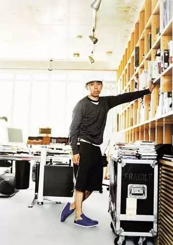 无语！这么丑的拖鞋，凭啥在时尚圈吃香？