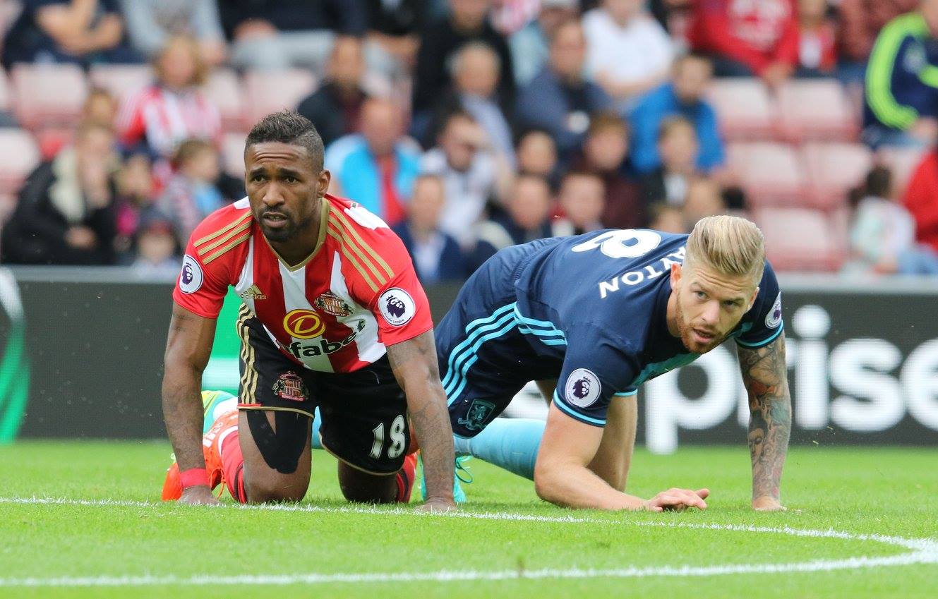 英超各球队球衣球鞋赞助商,英超第一轮战靴