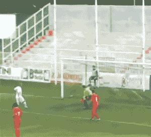 最经典搞笑中超足球gif,足球球员搞怪图片