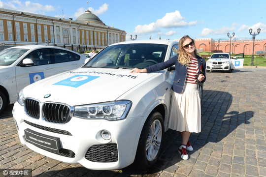牛气！俄罗斯红场发宝马，普京保镖也有，女皇好羡慕