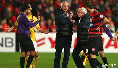 “冤家”裁判又来，哈桑执法中韩之战，曾三分钟内罚下中国队两人