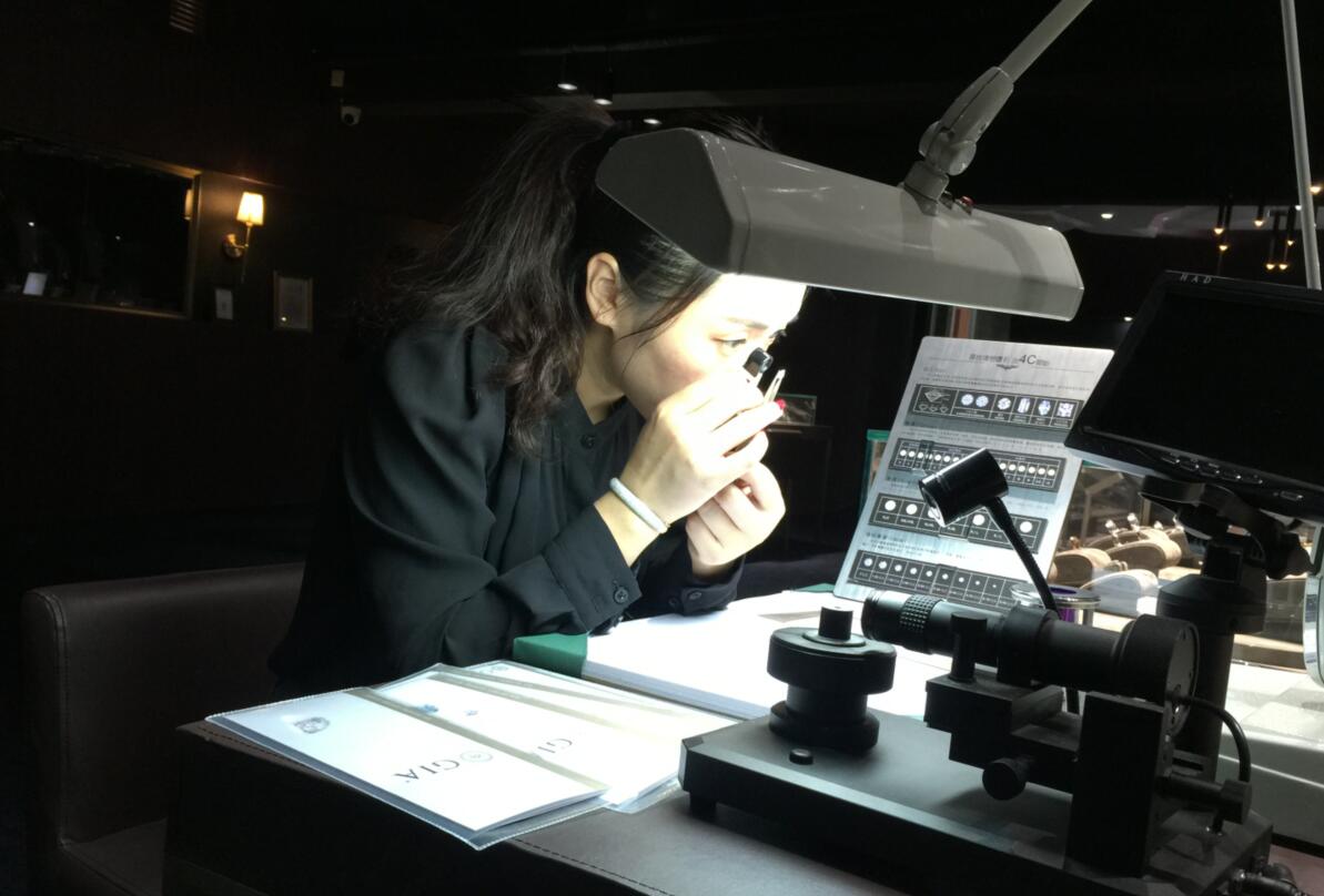 如何用正确的方式买钻石,钻石怎么买才是真的