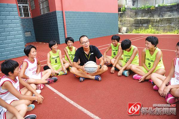 凉亭坳女篮张琼琼,鹤城区凉亭坳学校张琼琼老师