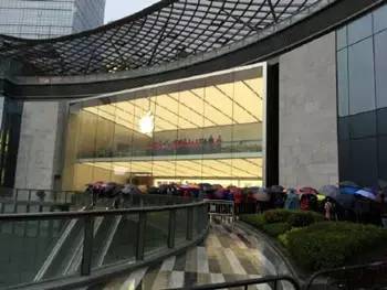 你咋看：租女友回家过年：3000起步，能同居