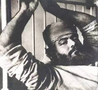 “老爹”海明威诞辰117周年，聊聊关于他鲜为人知的奇葩往事