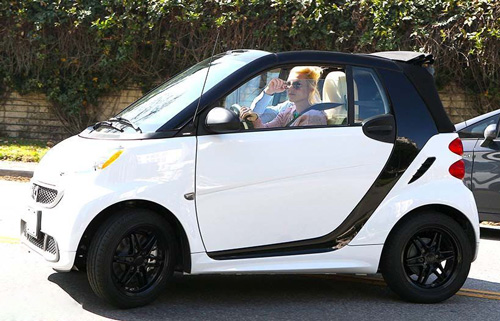 被好莱坞白富美玩于股掌的小汽车们