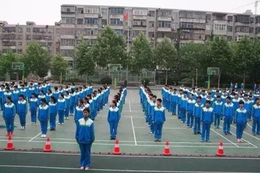 郑州哪些中学蓝色校服好看,郑州各中学校服