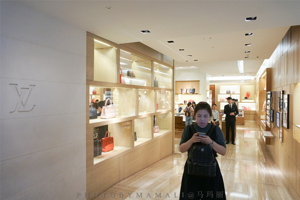 新罗大咖｜你们疯狂扫货！我只想在天空花园喝喝