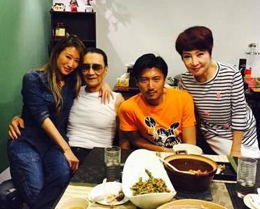 谢贤为什么老是戴眼镜,谢贤为什么老戴个眼镜