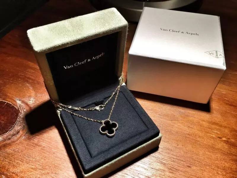 买仿品有必要吗,高仿和正品能一眼看出来吗