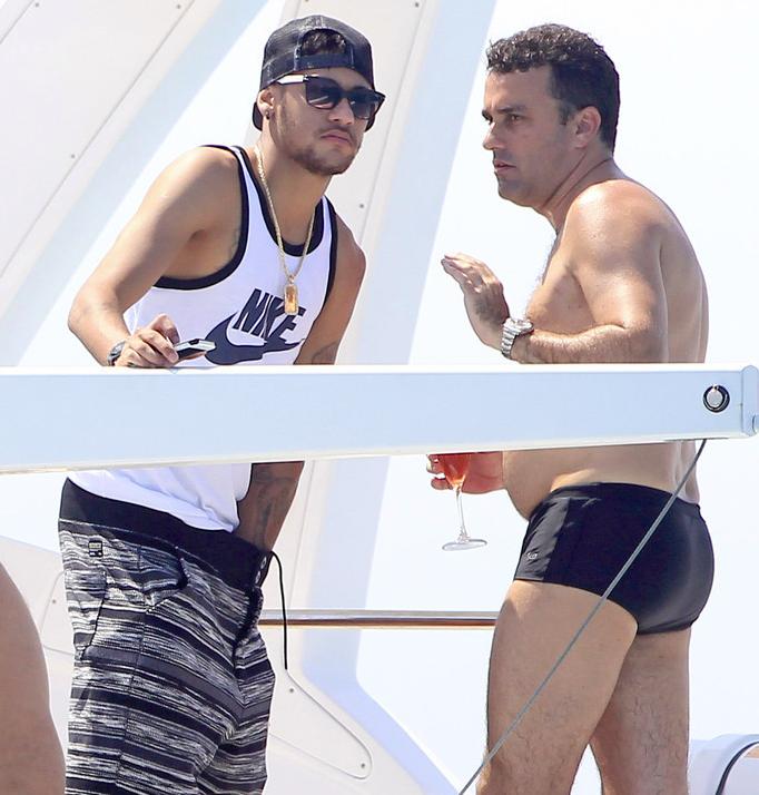 捂裆派龙抓手,足坛“抓鸟”合集