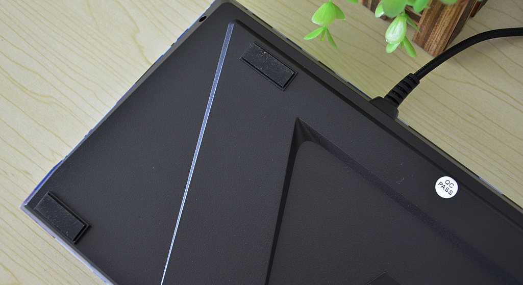 艾酷金粉轴机械键盘,艾酷机械键盘哪个好