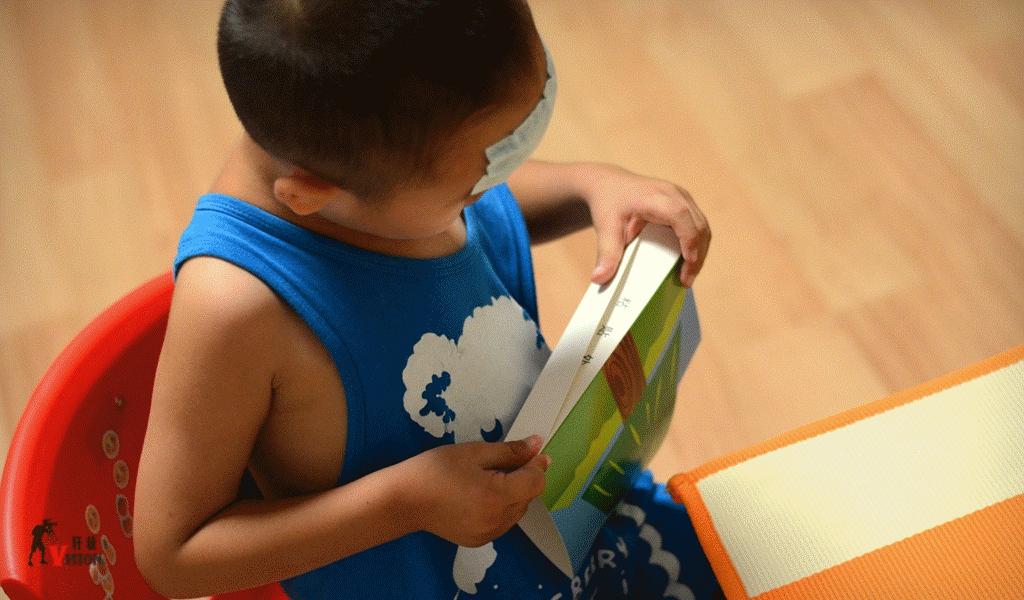 让孩子喜欢编程的视频,小卡智能编程