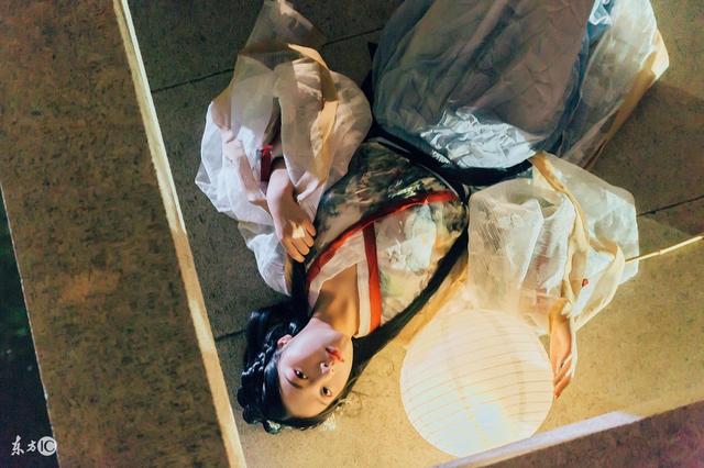 小说：废物女没有修炼灵根，却破格被录取为武学院导师，众人惊了