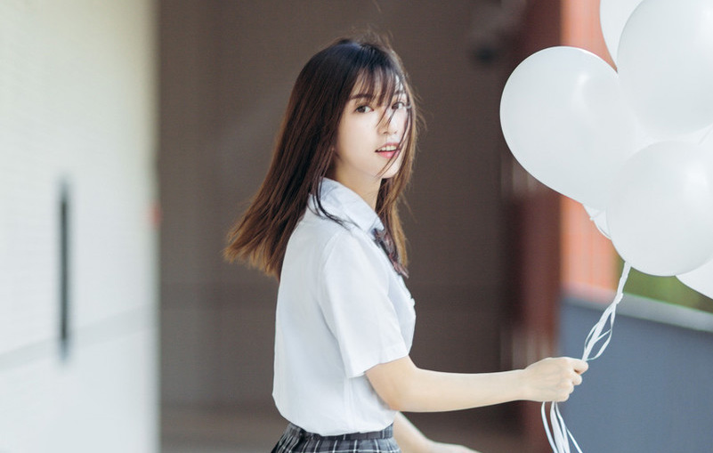 小说：她看了一眼总裁那精壮的胸膛，小脸蹭的一下就红了