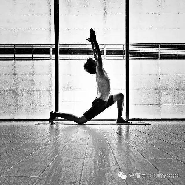 山式是瑜伽最基础体式,基础好看的瑜伽体式