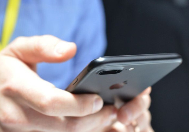 比肾7更遭吐槽的苹果表，网友：可以用来塞瓜子