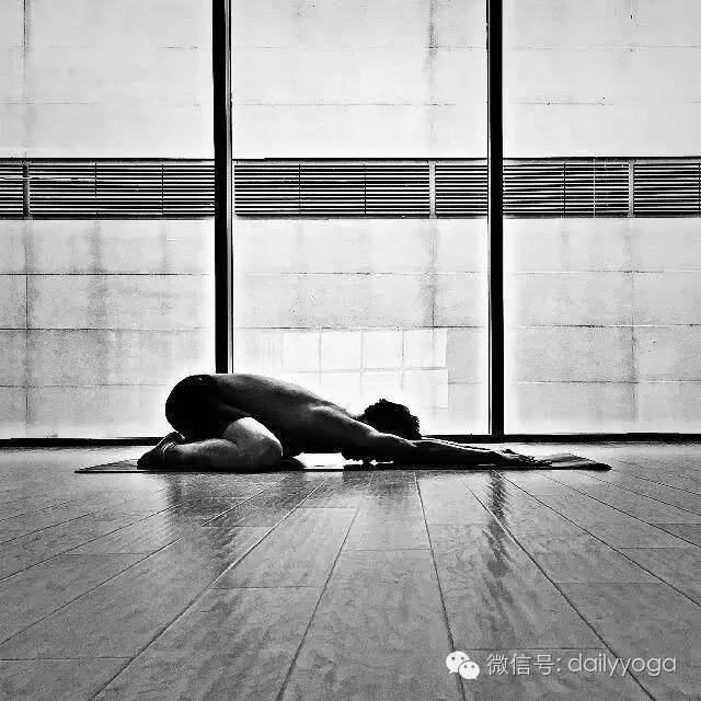 山式是瑜伽最基础体式,基础好看的瑜伽体式