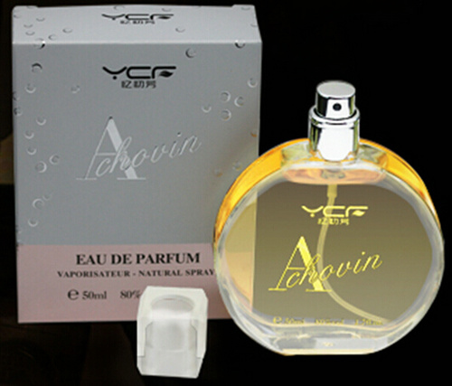 在街上突然闻到熟悉的香水味,女生说你身上有熟悉的味道