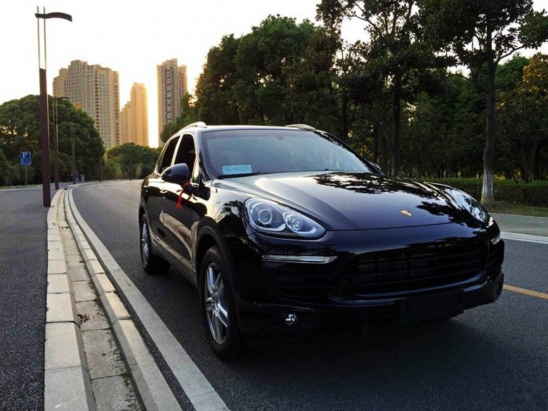 小伙30万买个二手保时捷,小伙花30万买了一辆法拉利