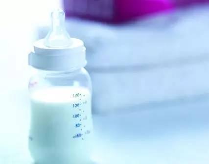 婴儿奶粉喂养奶量参照表格,婴儿奶粉量是根据什么确定的