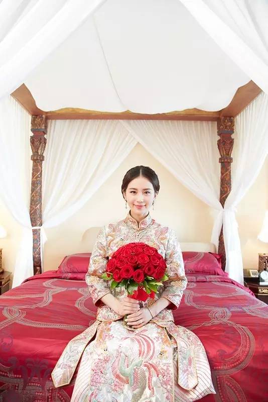 龙凤褂和秀禾服区别婚纱照,秀禾服和龙凤褂婚纱