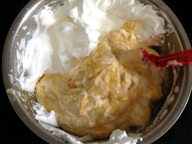 这个蛋糕不用油,选用健康食材,营养丰富老少皆宜,外面买不到的