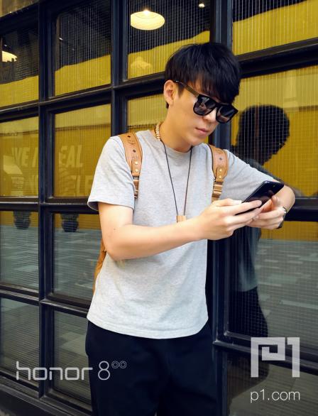 火热街拍来袭行走街头的随性时尚,街拍最时尚的人时刻走在潮流前线