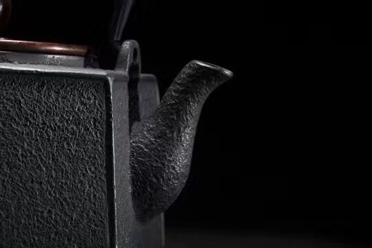 老铁壶的除锈和清理方法,老式铁壶不生锈怎么办