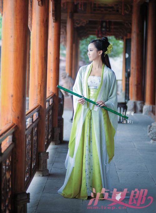 泸女郎罗婧华：美女留学生我的根在中国