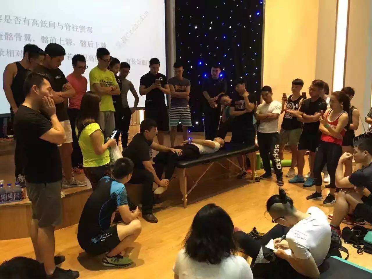 扁平足矫正训练法,扁平足物理治疗能不能恢复足弓